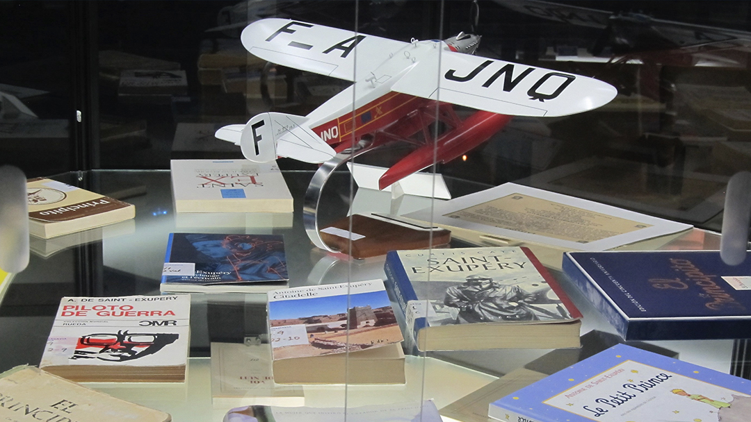 Biblioteca del Museo de la Aviación Naval Biblioteca del Museo de la Aviación Naval