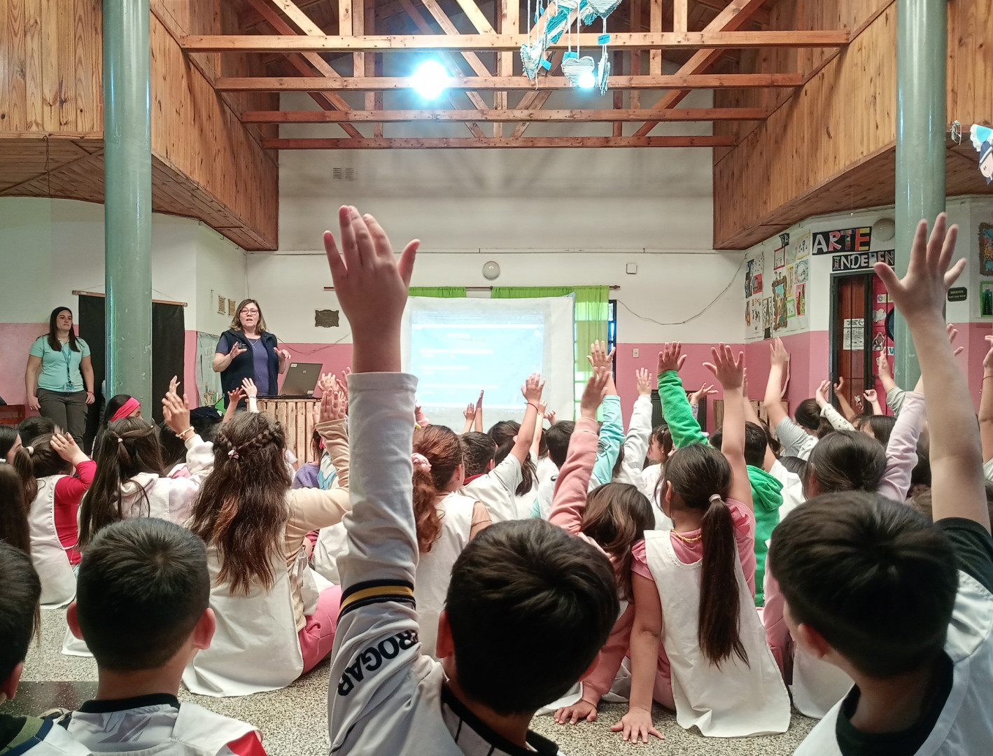Capacitación a alumnos de la Escuela Primaria Nº 17 “Rosario Vera Peñaloza” de Lima, partido de Zárate, en la zona de influencia del Complejo Nuclear Atucha