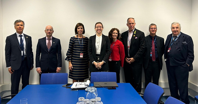 El presidente del directorio de la ARN Dr. Leonardo Sobehart y el asesor senior del Directorio Ing. Abel J. González participaron de la reunión bilateral Argentina-Canadá, junto a la directora de la DIGAN Mtra. María Jimena Schiaffino, el presidente de la CNEA Germán Guido Lavalle, y representantes de Canadá