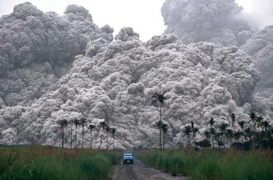 Figura 5: Flujo piroclástico de la erupción del volcán Pinatubo (Filipinas), 15 de junio de 1991