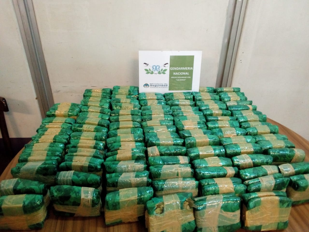 Mendoza Hallan 20 kilos de hojas de coca en un depósito de la terminal de ómnibus Argentina