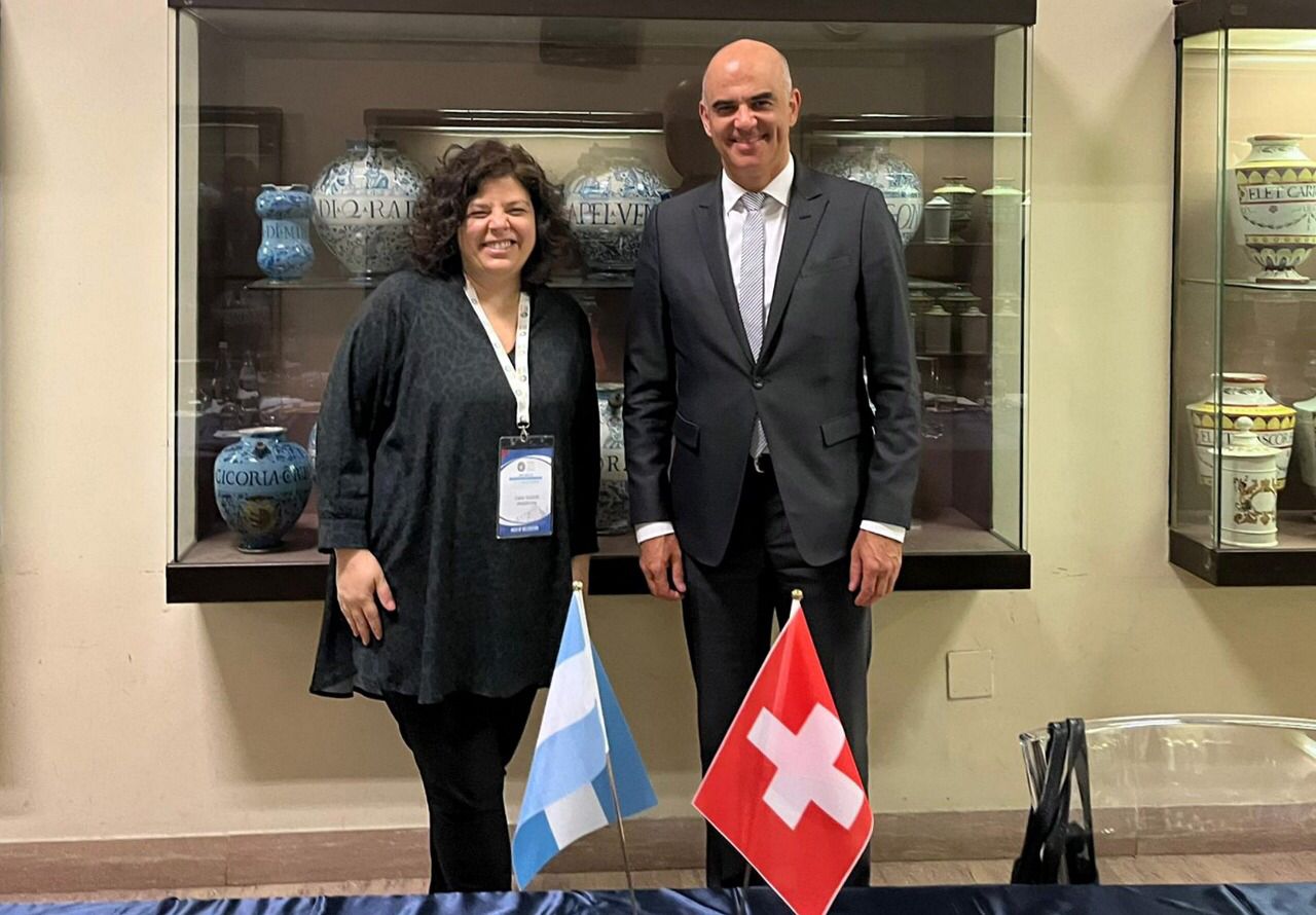 15.10.22 VIZZOTTI REUNIÓN BILATERAL CON SUIZA CUMBRE SALUD MENTAL