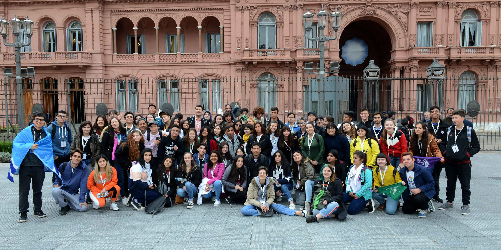 Encuentro con funcionarios y debate sobre bullying en el Parlamento