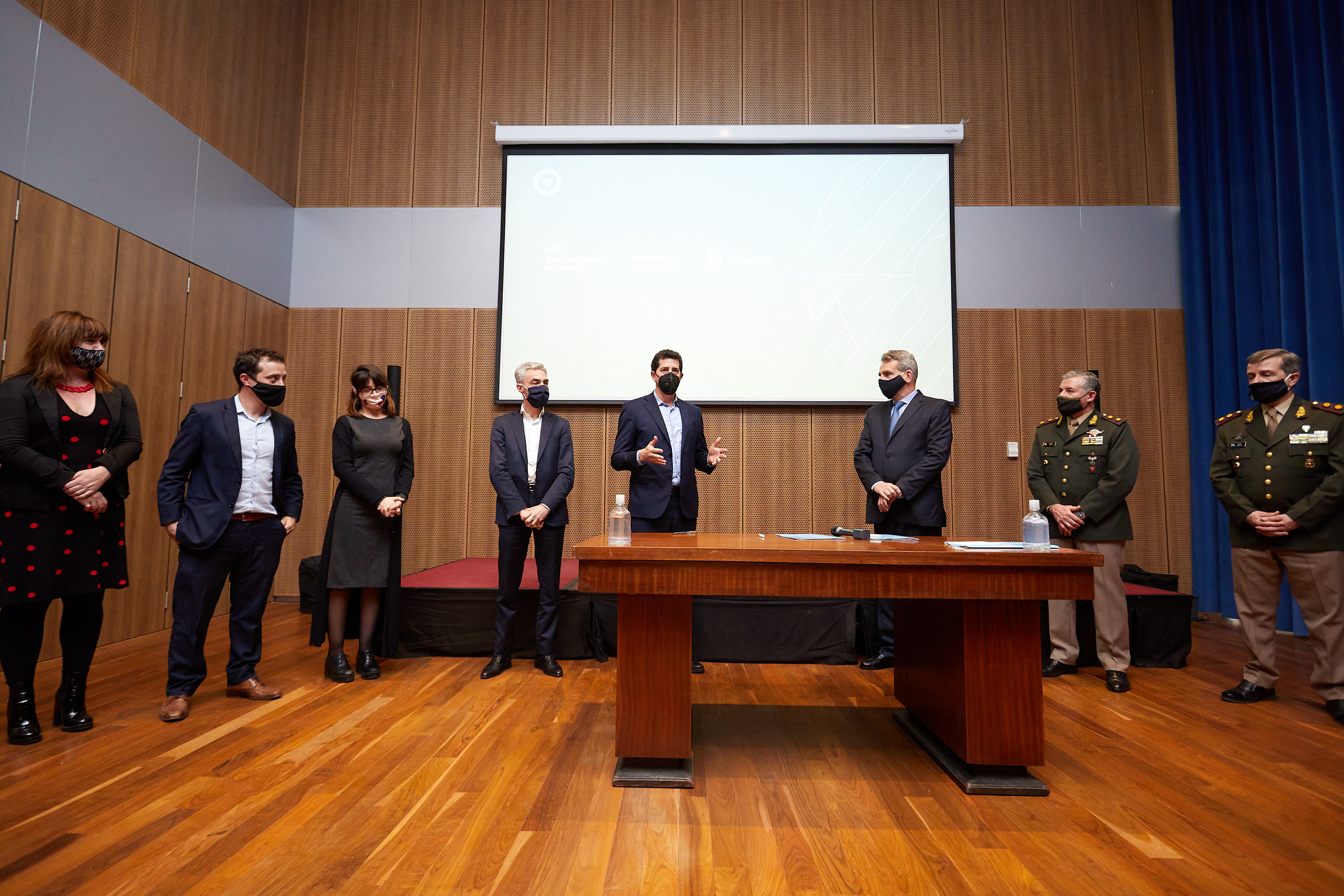 Wado de Pedro recorri&oacute; el nuevo edificio del Archivo General de la Naci&oacute;n y firm&oacute; convenios con Meoni y Rossi 