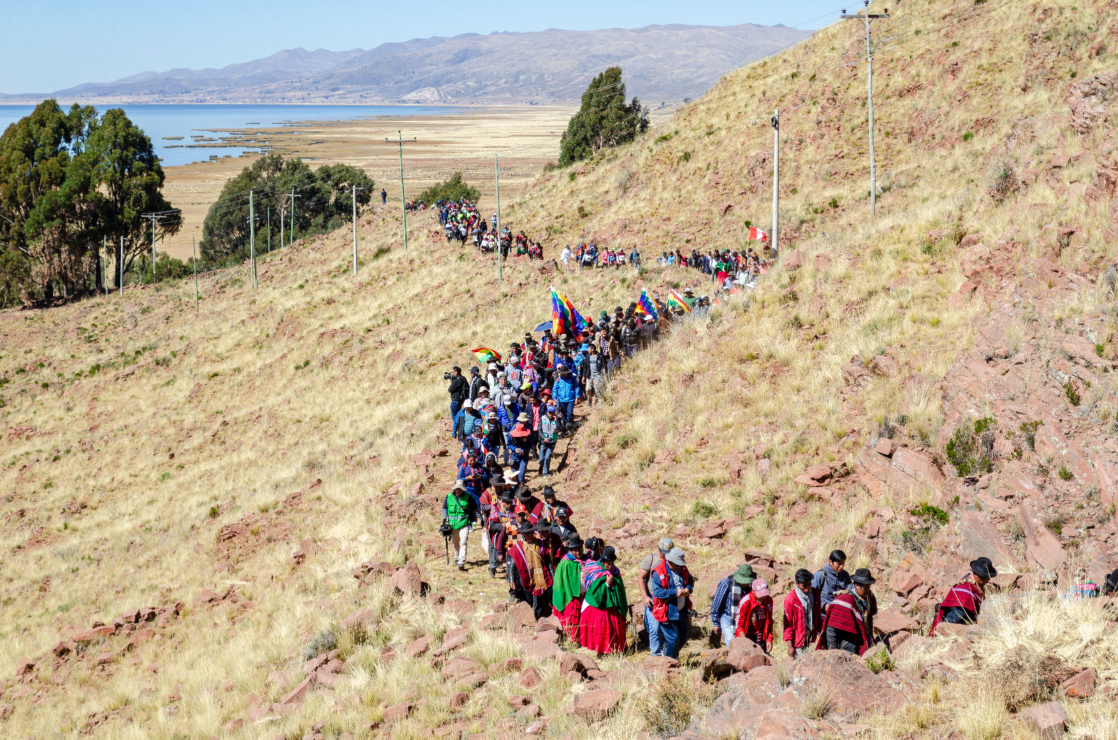 Caminata internacional de 2019 por el Qhapaq Ñan, en una parte que atraviesa Bolivia. Foto de Alice Coronel.