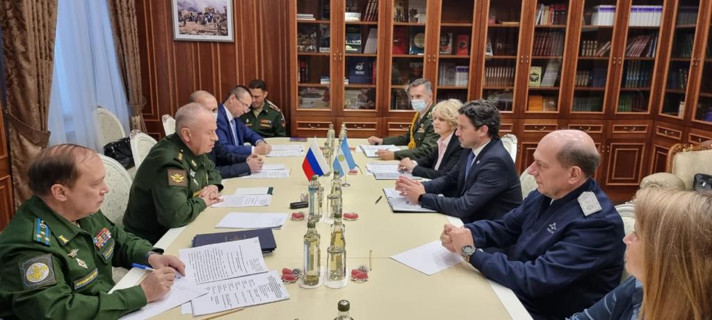 Il Ministero della Difesa di Argentina e Russia ha firmato un accordo per l’addestramento dei soldati argentini nel Paese