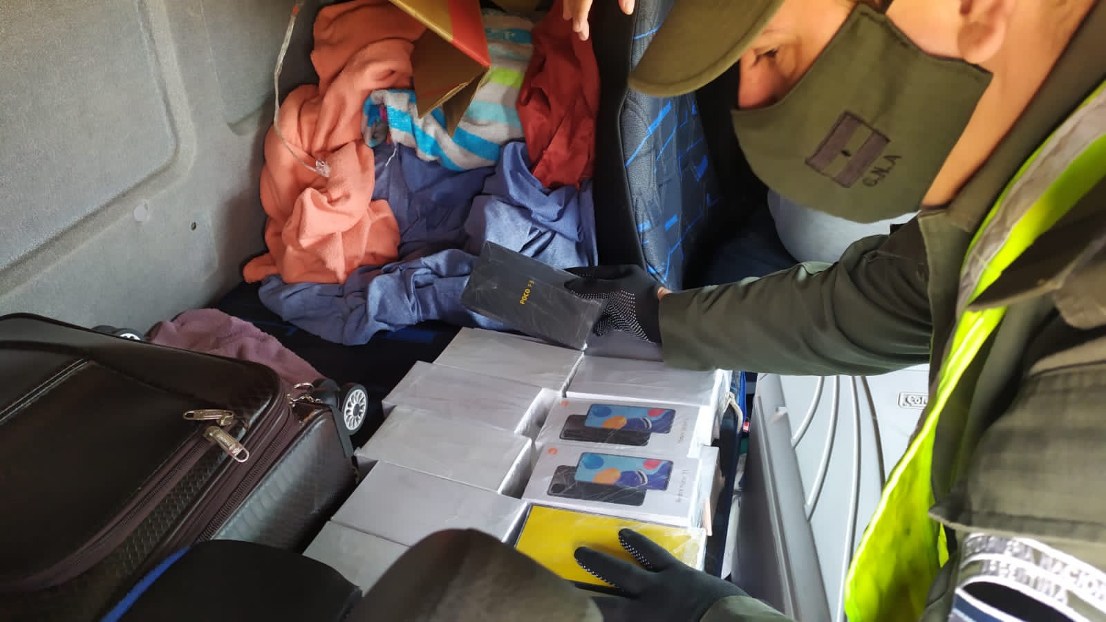 Conductor de un camión viajaba a Santa Fe con 27 celulares sin aval legal | Argentina.gob.ar