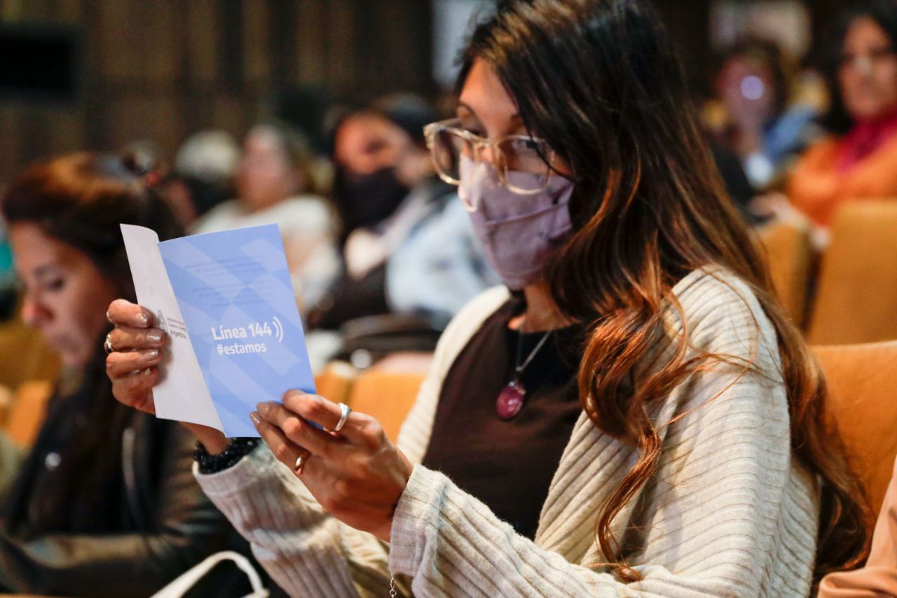 Se realizó el primer Ateneo de Casos de la Línea 144 Argentina.gob.ar