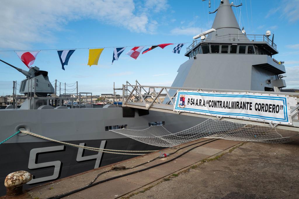 En France, le secrétaire Francisco Cafiero a reçu le quatrième patrouilleur océanique ARA « Cl Cordero »