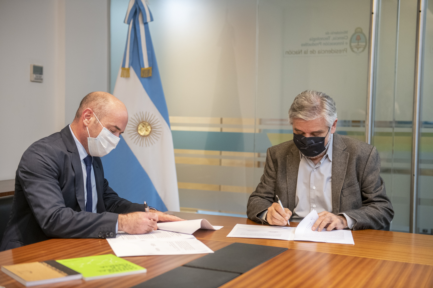 The Ministry of Science and the Ministry of Education of the Province of Tucumán have signed an agreement so that the interactive exhibition “Lugar a Dudas” will participate in EDUCATEC