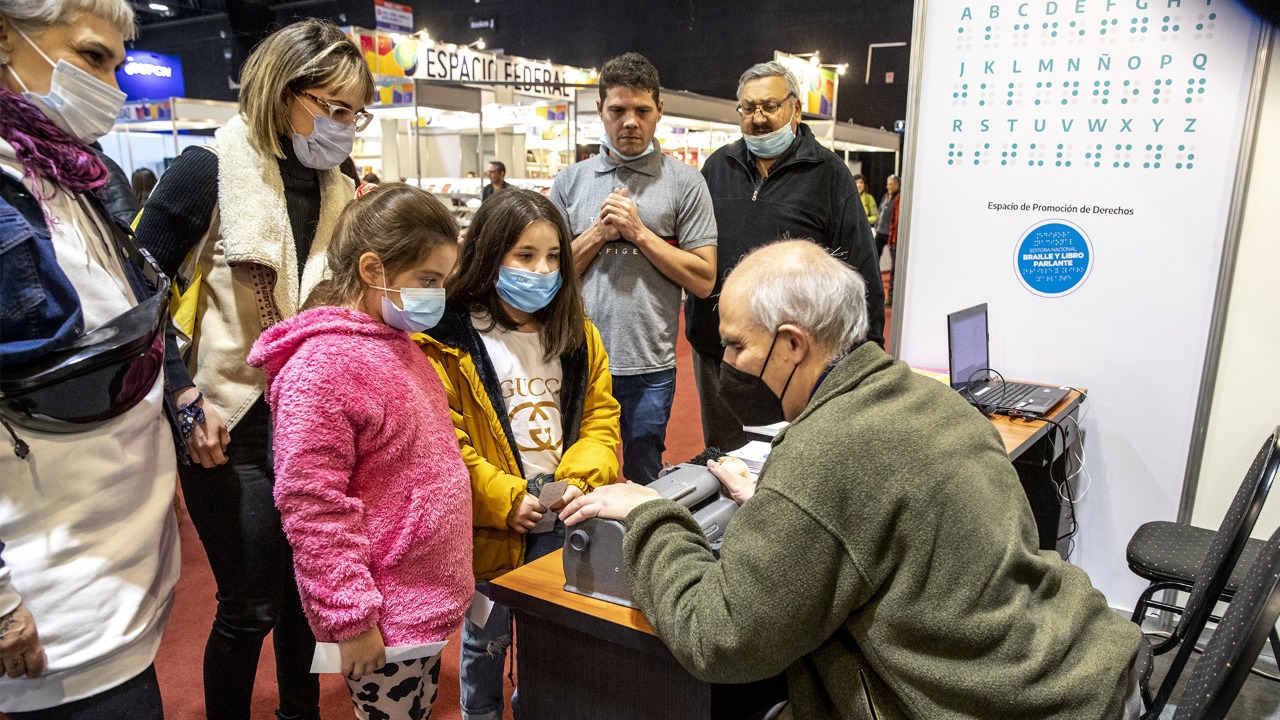 La Editora Nacional Braille presente en la 46° Feria del Libro de