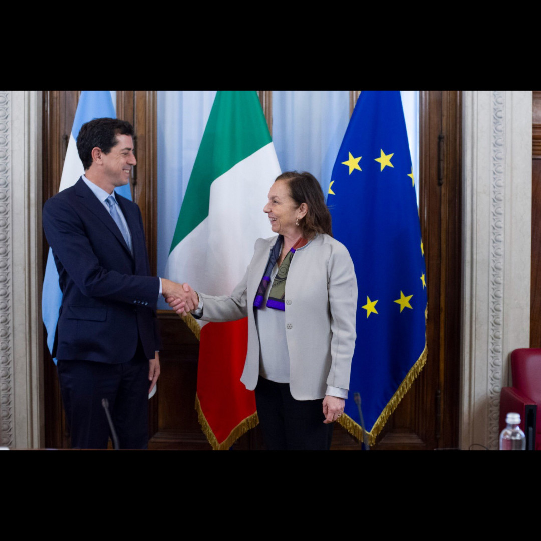 L’Italia ha annunciato che accetterà i documenti digitali dell’Argentina dopo l’accordo tra Wado de Pedro e la sua compagna Lamorgese