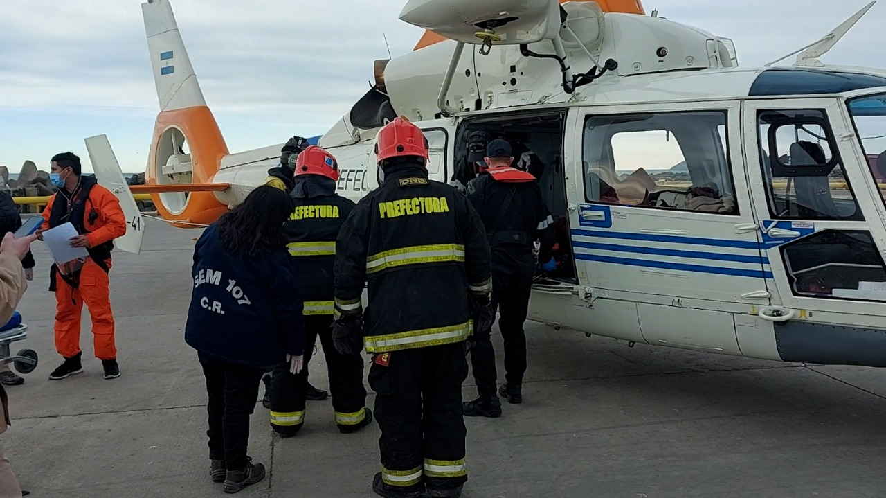 Mar Argentino: Prefectura aeroevacuó de urgencia a un tripulante enfermo | Argentina.gob.ar