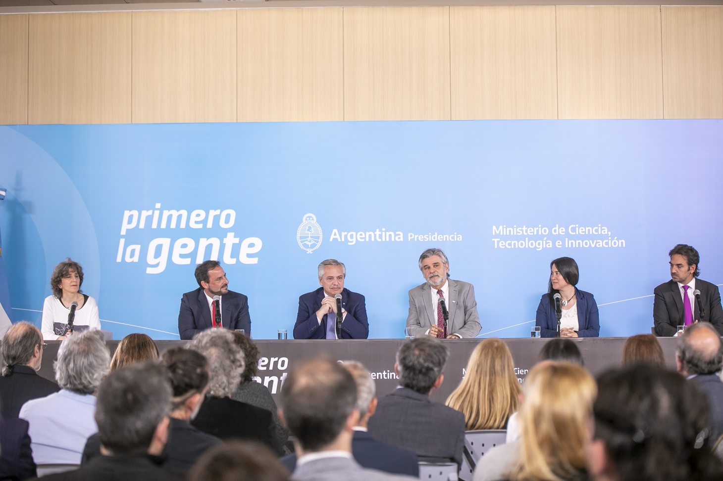 Der Präsident kündigte eine Erhöhung des Wissenschafts- und Technologiebudgets auf 500 Milliarden Pesos im jahr 2024 an Der Präsident kündigte eine Erhöhung des Wissenschafts- und Technologiebudgets auf 500 Milliarden Pesos im jahr 2024 an