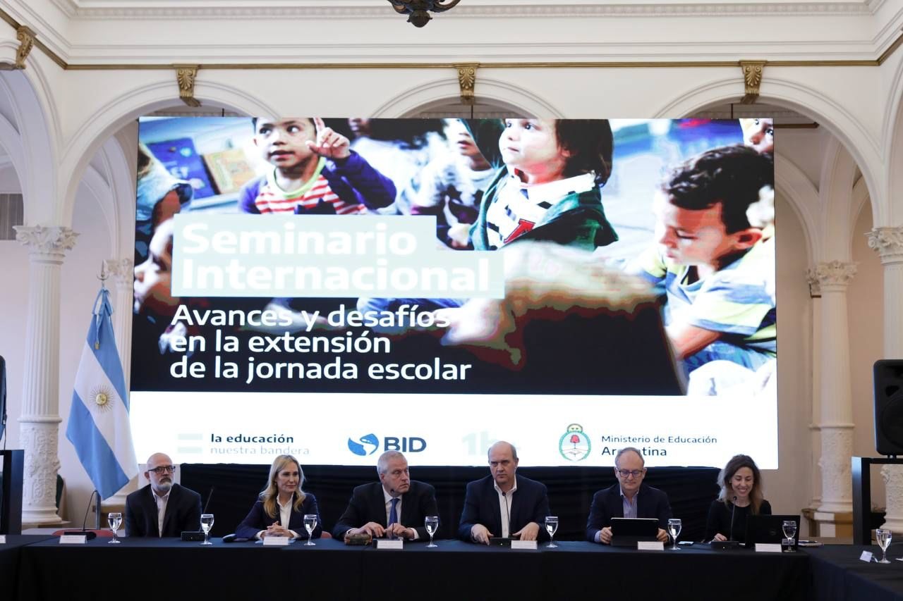 Perczyk abriu um seminário internacional e destacou o acordo alcançado com as províncias para adicionar horas de aula nas escolas primárias