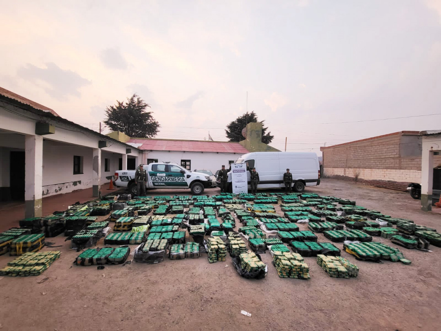 Incautan más de dos toneladas de hojas de coca en distintos procedimientos Argentina.gob.ar