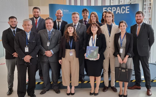 <center><small><i>Delegación argentina, brasileña y de la ABACC</i></small></center>