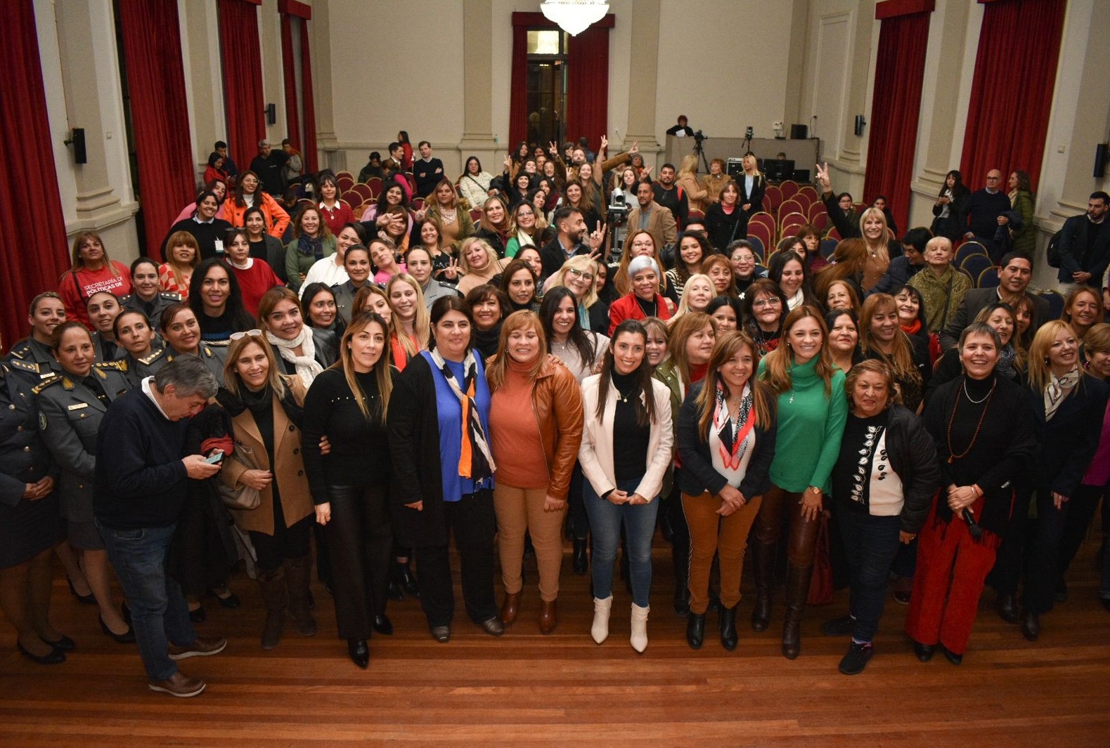 2023-06-15 Conversatorio Mujeres y liderazgos 01