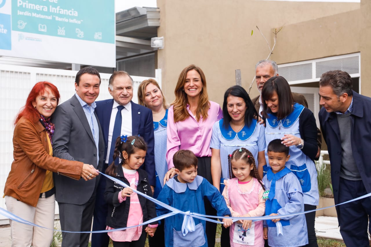 A Florencio Varela, Victoria Tolosa Paz ha aperto uno spazio per l’educazione della prima infanzia (EPI) e ha consegnato attrezzature e macchinari
