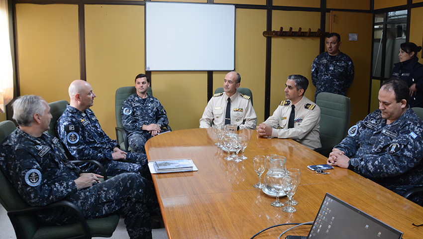 Reunión entre la Armada Argentina y la Prefectura Naval sobre las