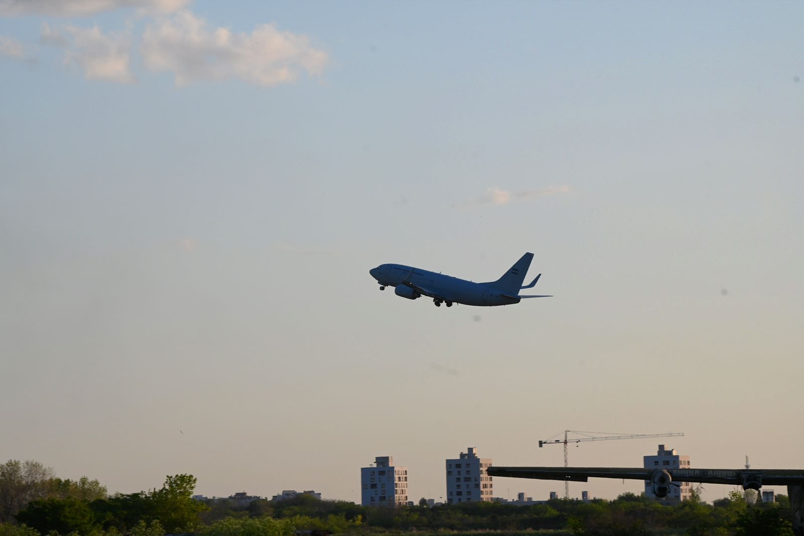 Boeing 737 “Islas Malvinas” Arrives in Tel Aviv to Support Evacuation Efforts