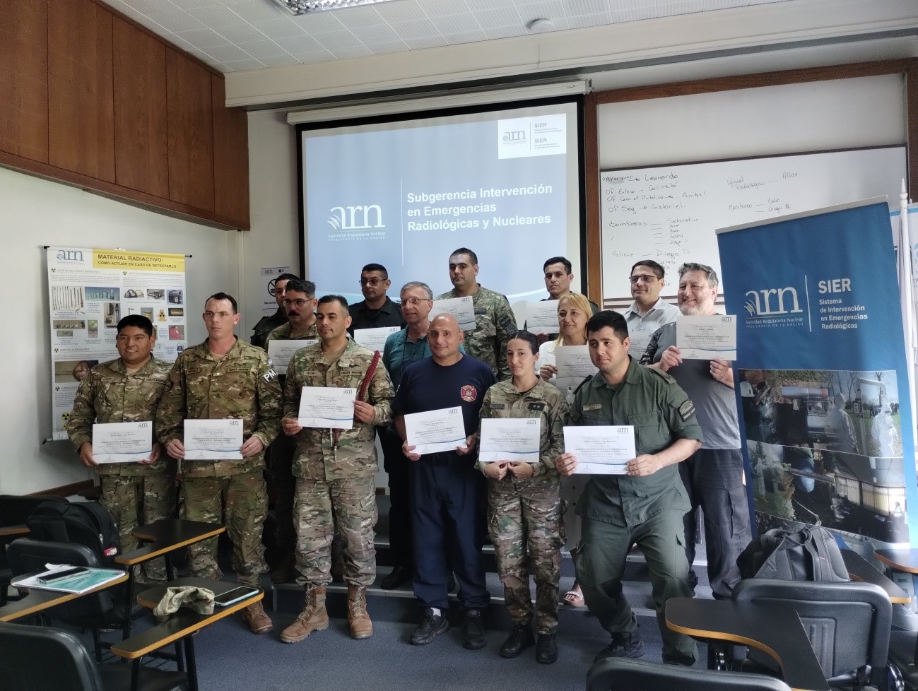 Entrega de certificados a los participantes Entrega de certificados a los participantes