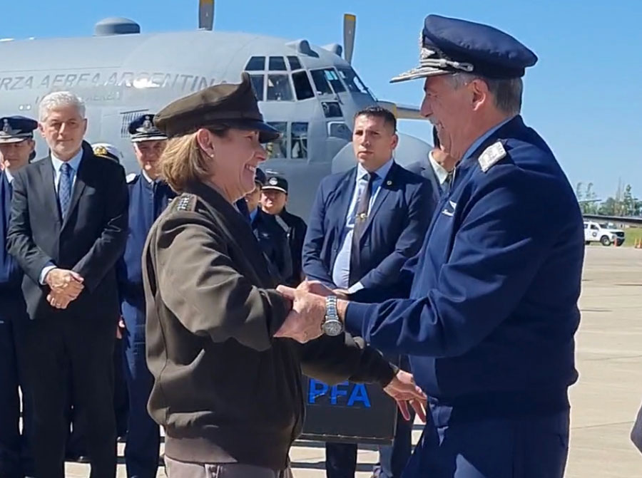 Se realizó la firma del convenio de transferencia del C-130H Hercules TC-60 a la Fuerza Aérea Argentina 2024-c-130-hercules-tc-60-06