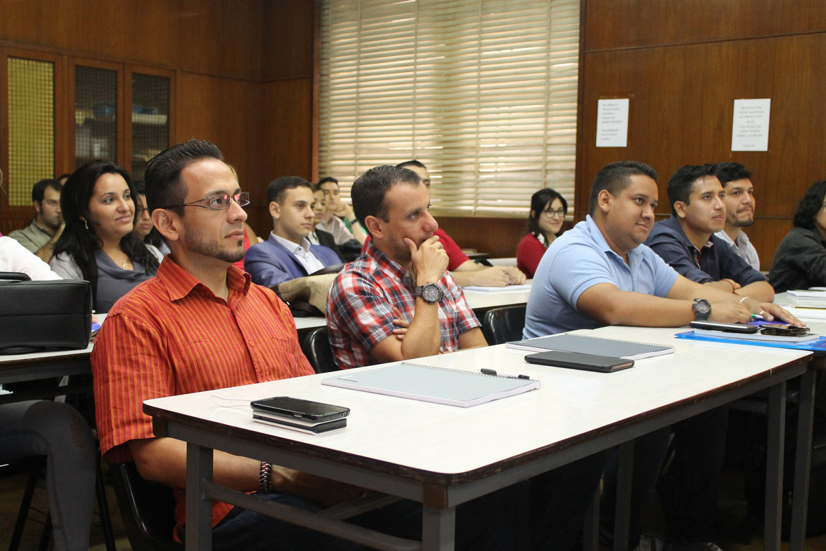 Las becas de perfeccionamiento para cursar la Carrera de Especialización en Protección Radiológica y Seguridad de las Fuentes de Radiación son rentadas y requieren dedicación exclusiva