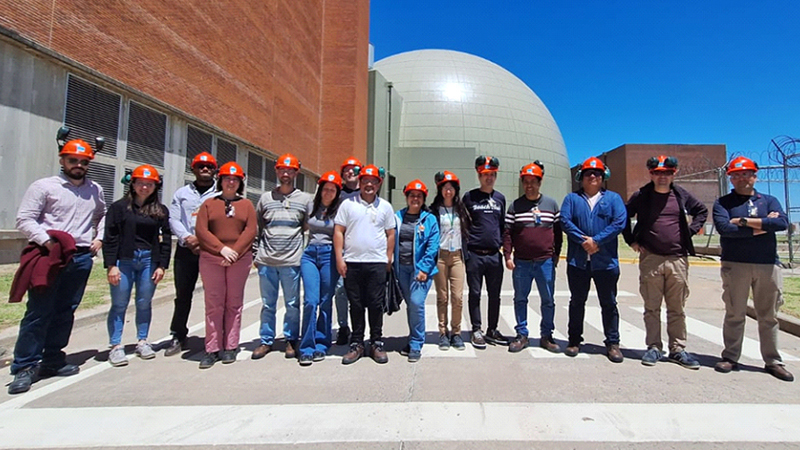 Profesionales de la Carrera de Especialización en Seguridad Nuclear - Edición 2024 visitando al Complejo Nuclear Atucha