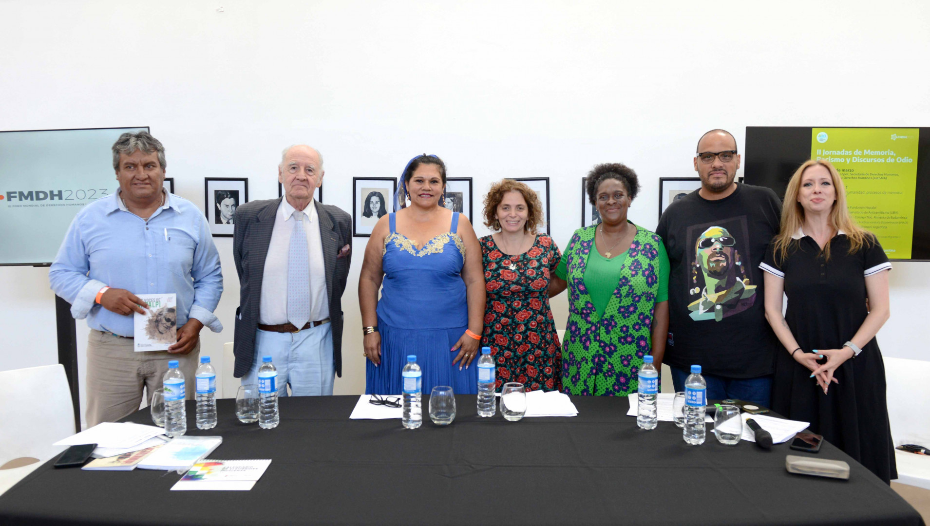 Panelistas de la Mesa Crímenes de lesa humanidad, procesos de memoria y justicia reparativa