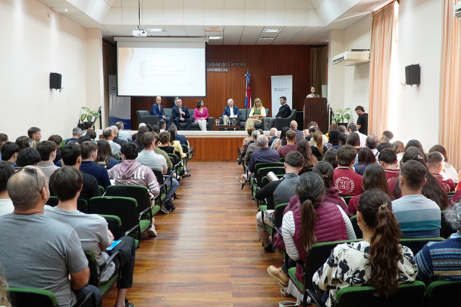Entre Ríos fue sede del 2° Seminario Internacional de Avicultura