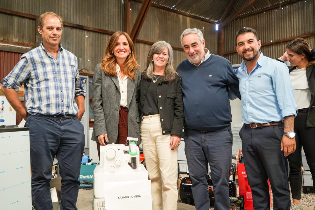 Entregamos insumos de los Programas Banco de Herramientas y Talleres Familiares a emprendimientos del municipio.