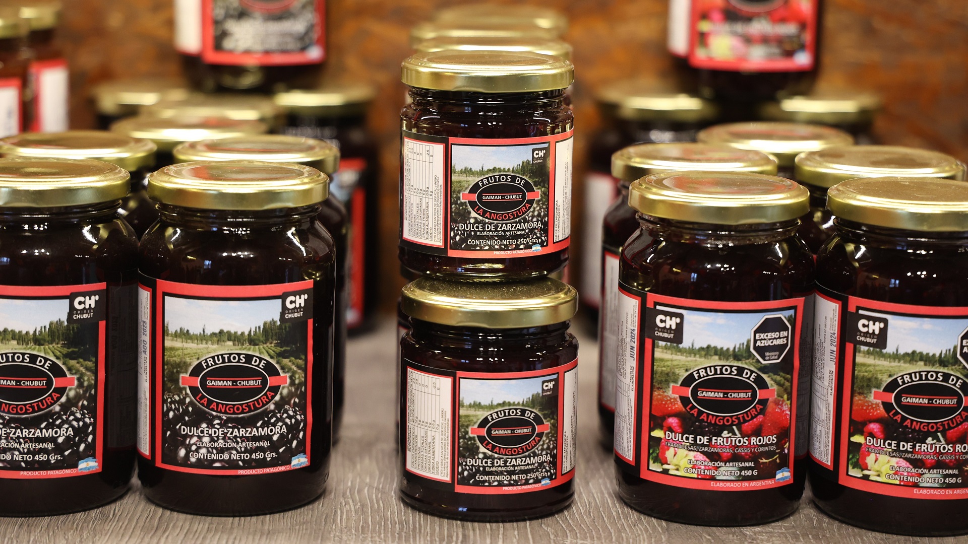 variedad de dulces y mermeladas