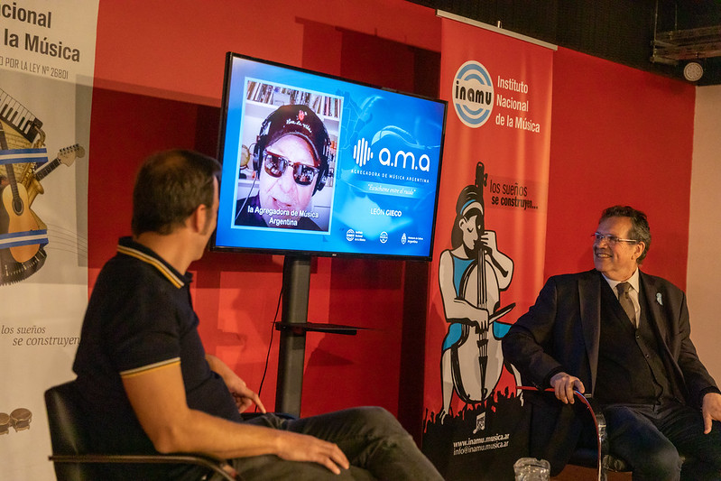 Bernabé “Buco” Cantlon, León Gieco y Tristán Bauer durante la presentación de AMA