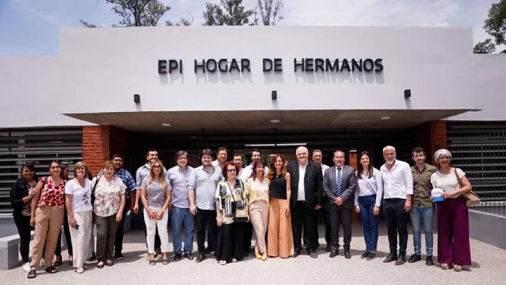 La ministra y el ministro de desarrollo provincial, Federico Masso, recorrieron el Espacio de Primera Infancia (EPI) Hogar de Hermanos, en la localidad de Yerba Buena.