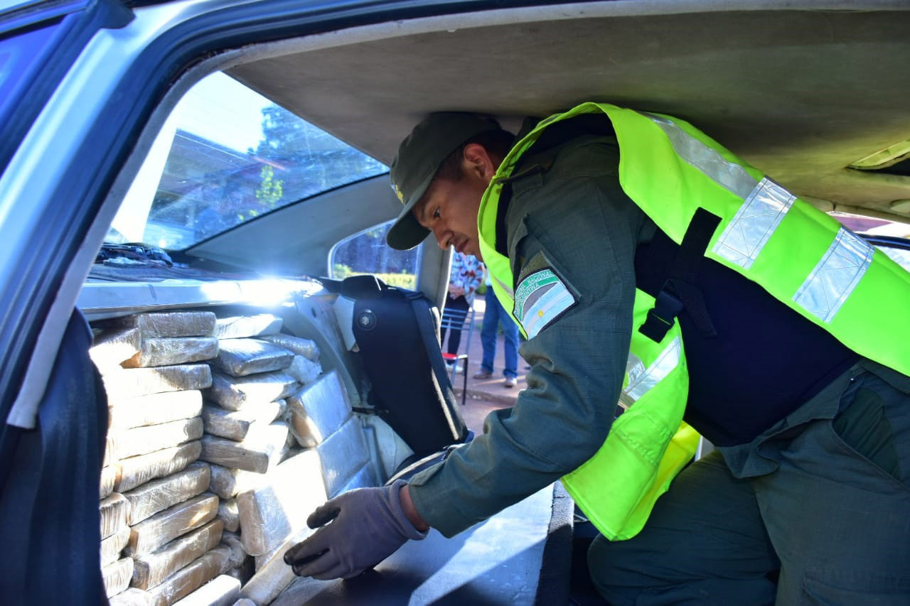 Droga oculta en un automóvil.