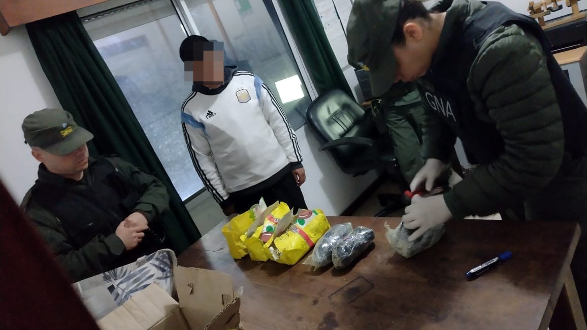 Santa Fe: pasajero de un colectivo llevaba marihuana oculta entre yerba mate 1 9b7dabeb 4c6c 4c67 992b 7896c0399629