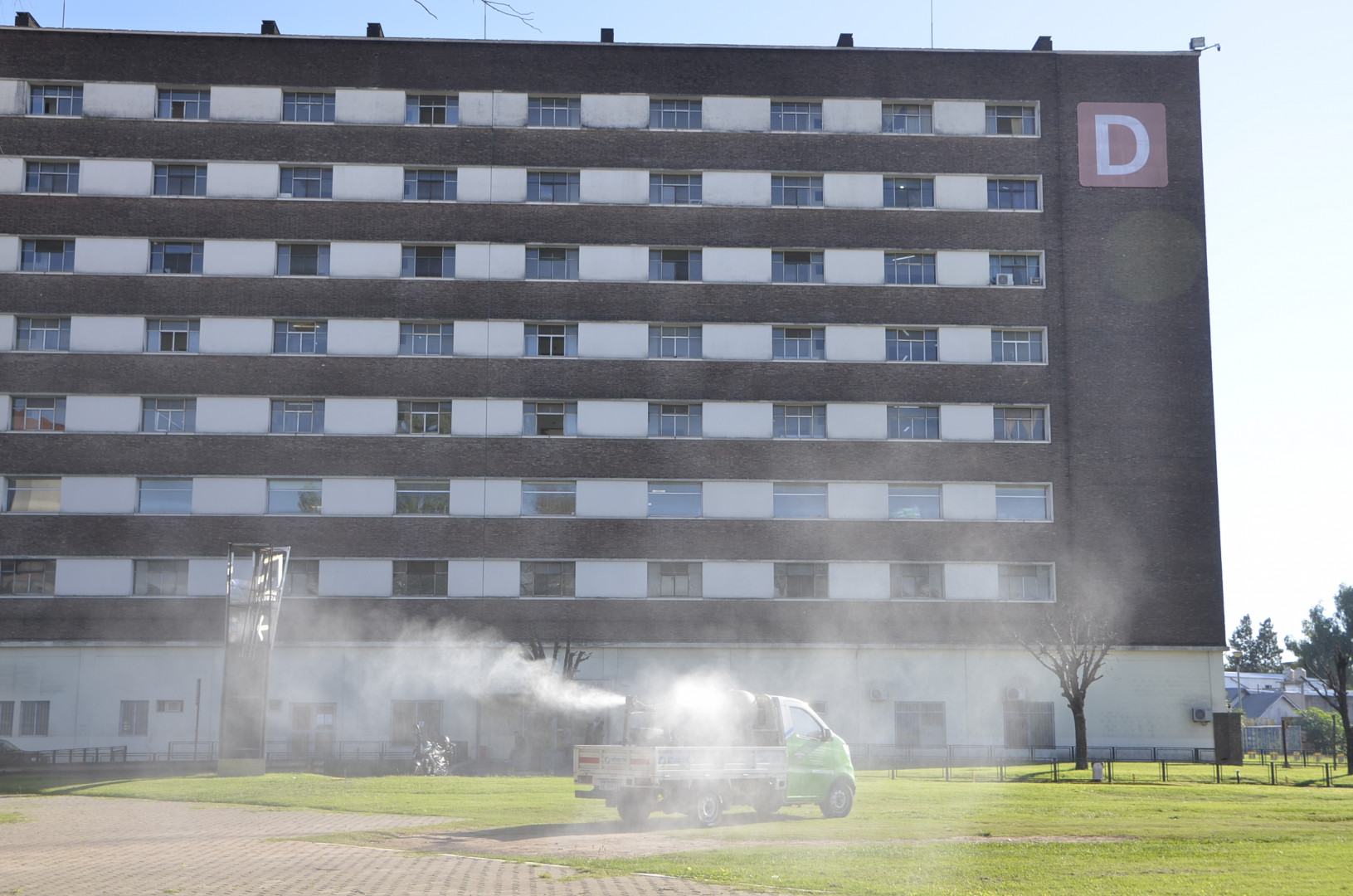 Jóven con ropa clara