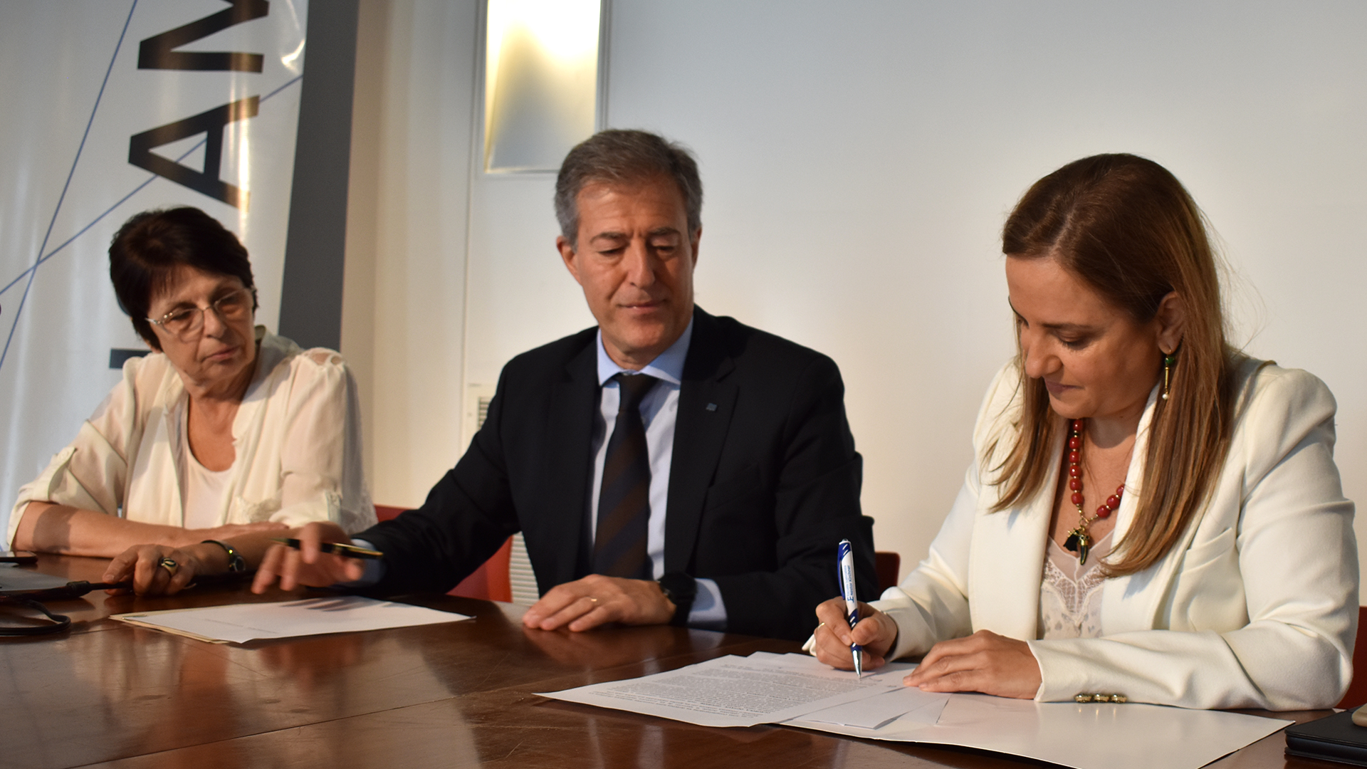 Beatriz Anchorena y Carlos Grecco firman convenio de cooperación técnica