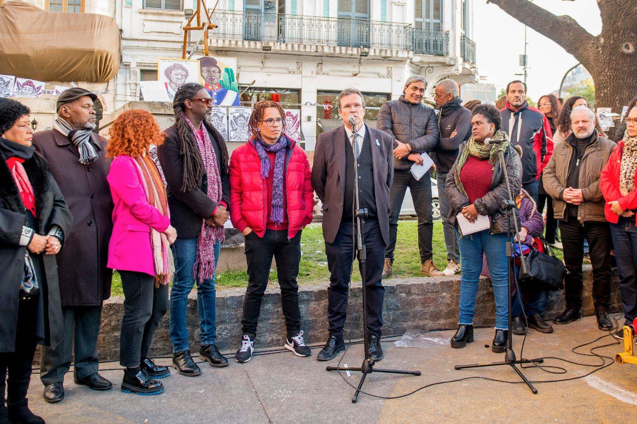 El INADI acompañó el acto de repudio al ataque vandálico al monumento a María Remedios del Valle en la Ciudad de Buenos Aires El INADI acompañó el acto de repudio al ataque vandálico al monumento a María Remedios del Valle en la Ciudad de Buenos Aires