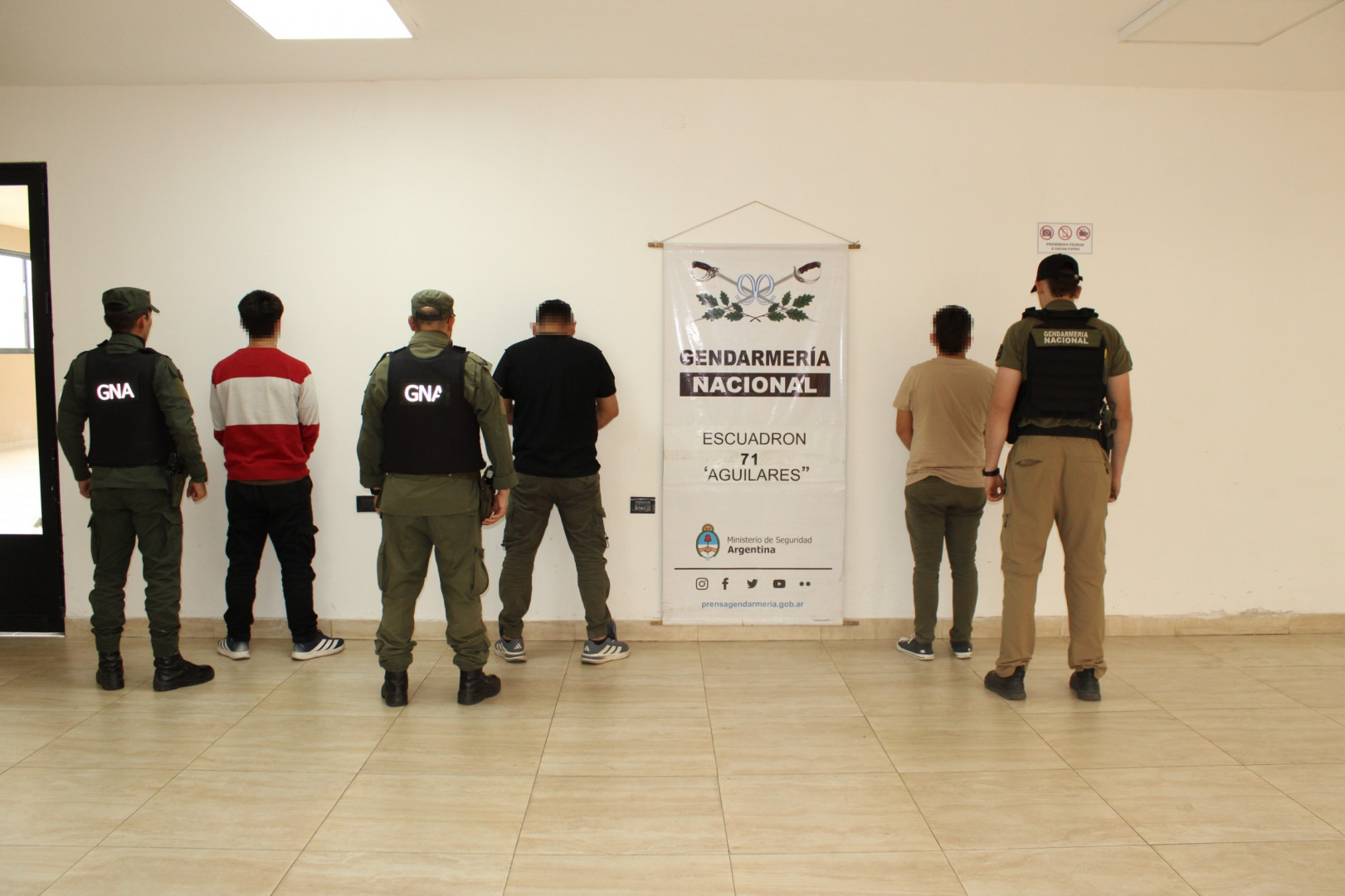 Fotografía difundida junto con el informe de los allanamientos