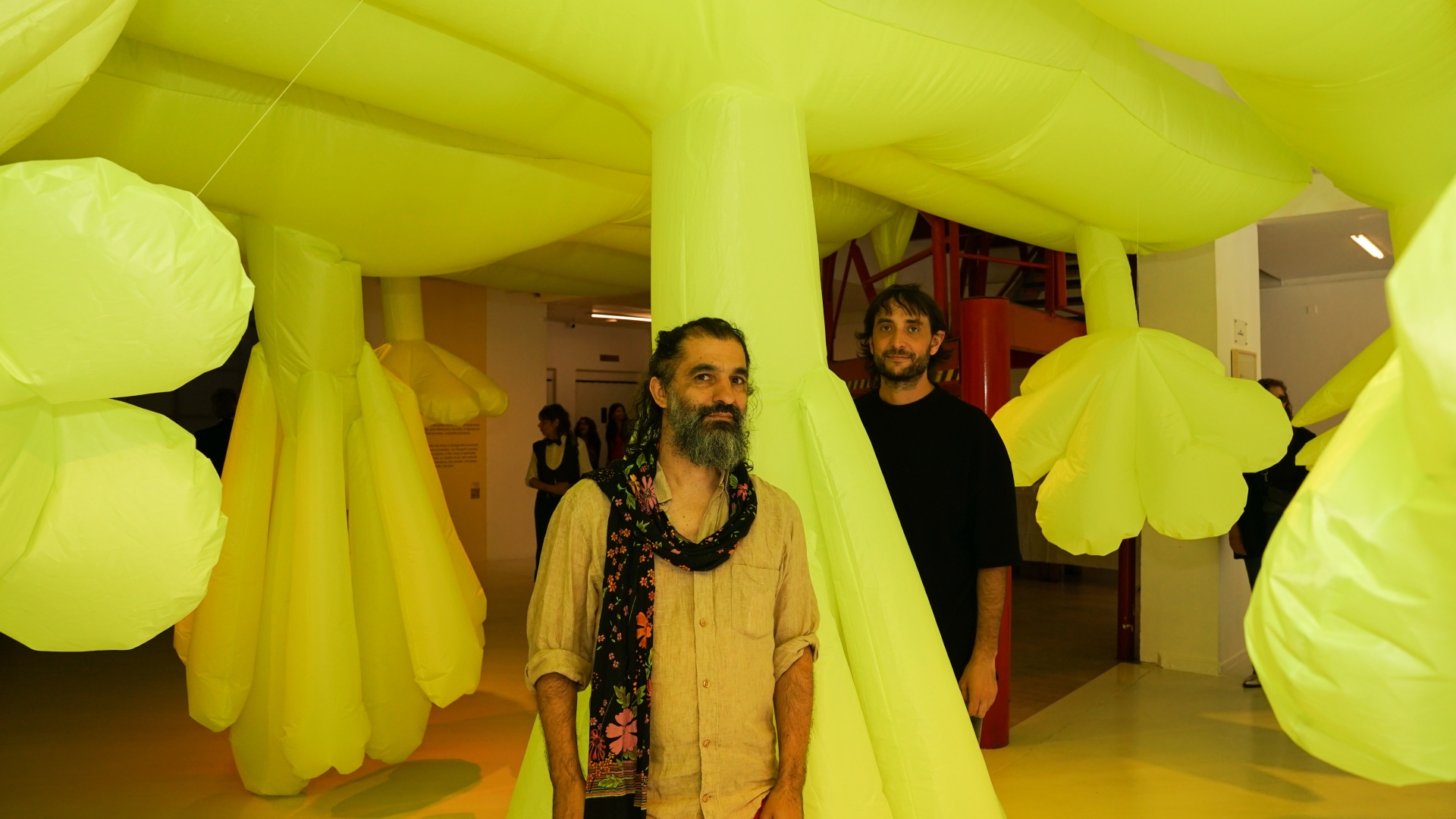 El artista Pablo Curutchet y el curador Pedro Bedmar.