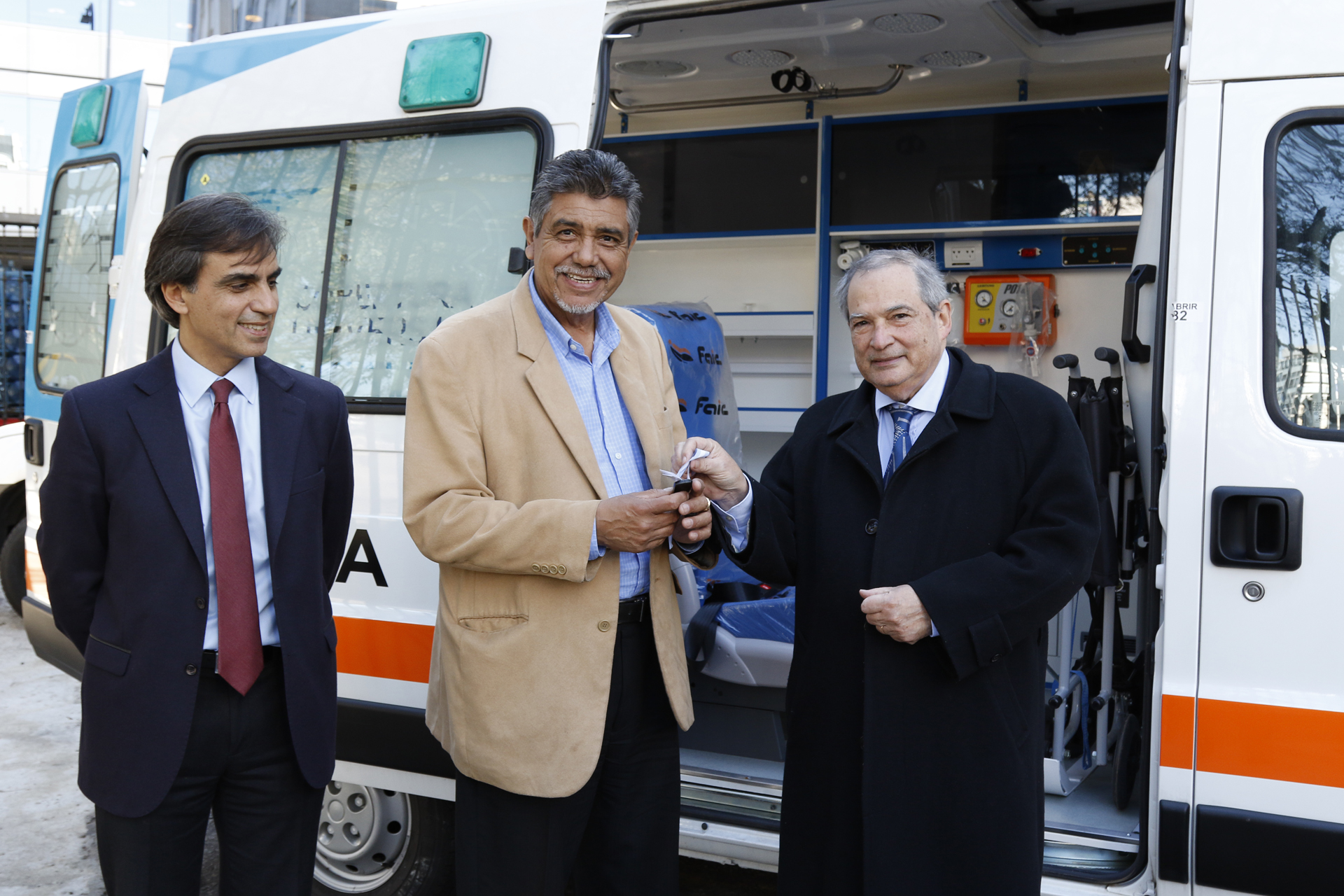 Lemus entregó llave de ambulancia 