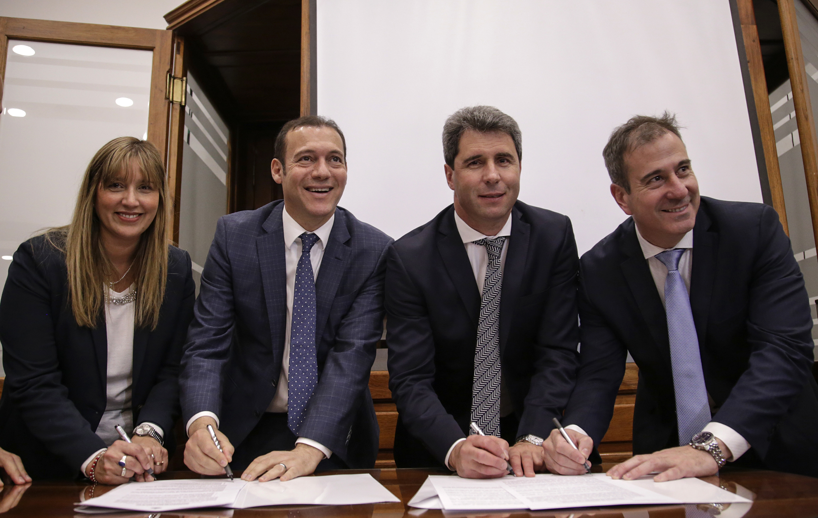 Gobernadores de Neuquén, Omar Gutiérrez, y de San Juan, Sergio Uñac, firmaron un acuerdo marco de cooperación mutua para la incorporación de innovación tecnológica en salud pública