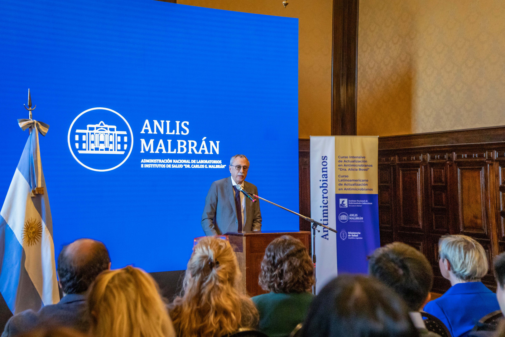 37° Curso Intensivo de Actualización de Antimicrobianos y el 46° Curso Latinoamericano de Actualización en Antimicrobianos