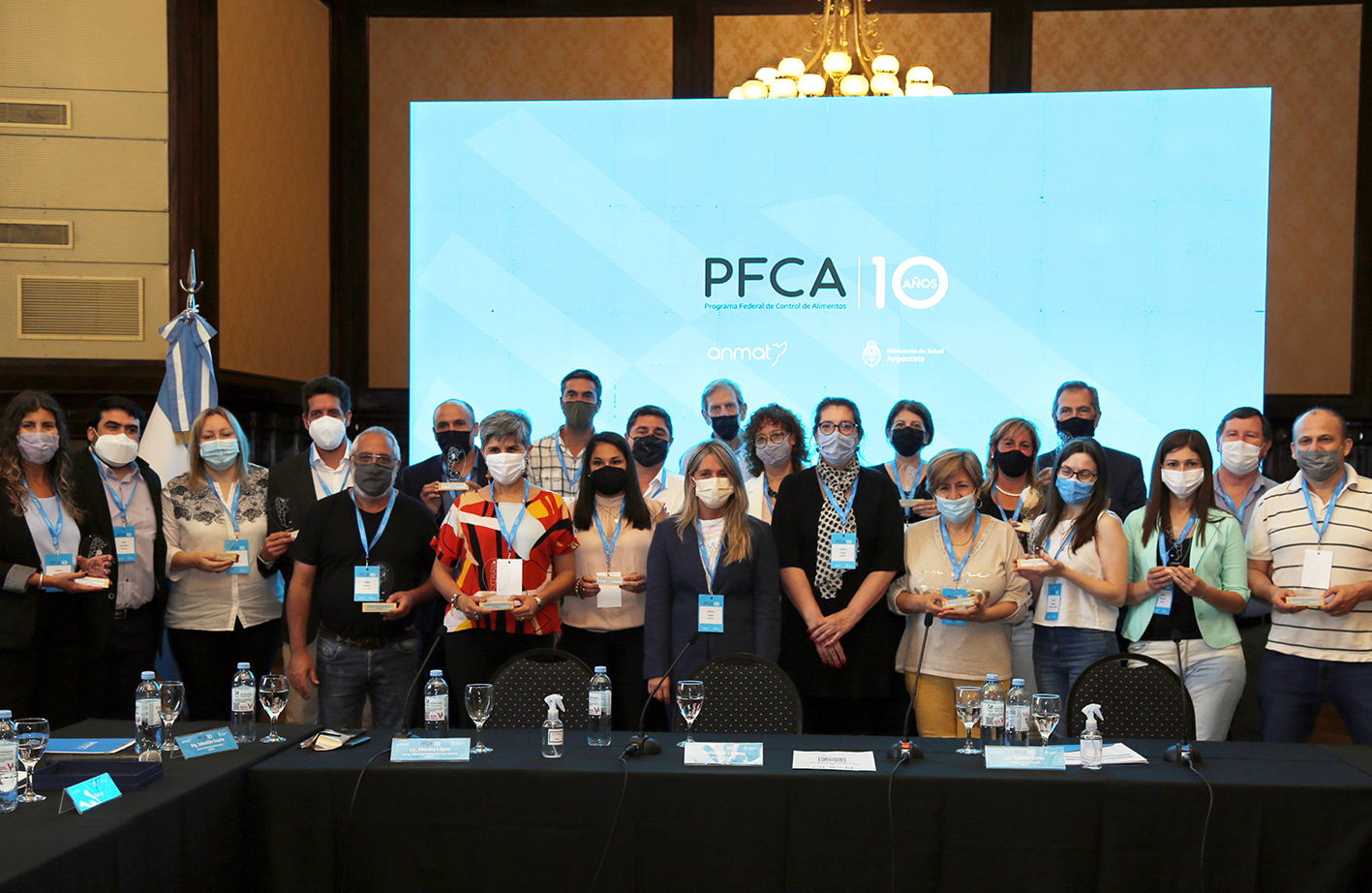 PFCA - Foto grupal de la entrega de placas a todos los referentes provinciales