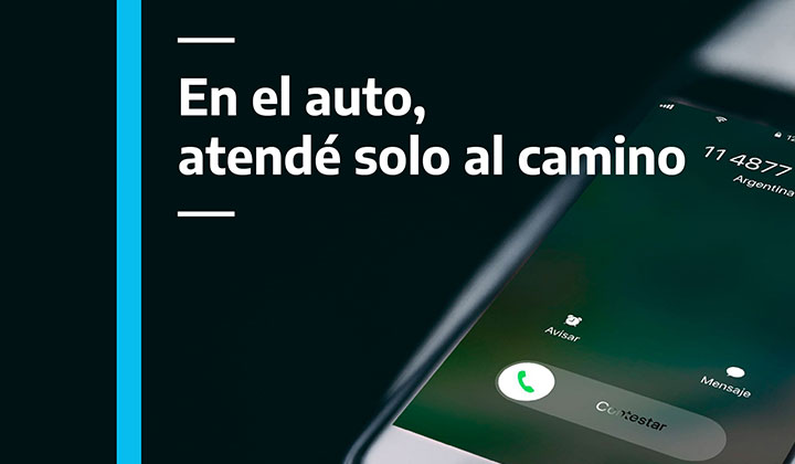 En el auto, atendé solo al camino