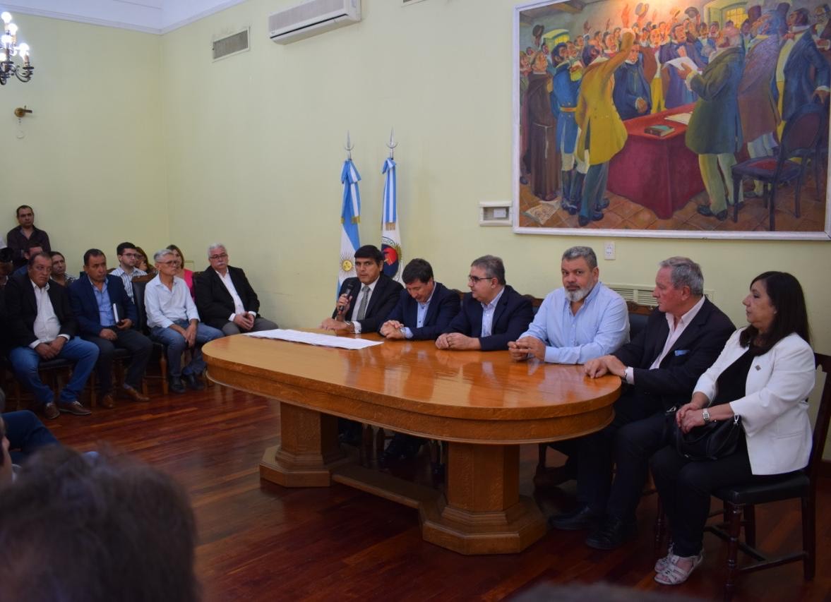 Se firmó en Catamarca un convenio para la creación de un Observatorio Vial y de Centros Emisores de Licencias de Conducir Se firmó en Catamarca un convenio para la creación de un Observatorio Vial y de Centros Emisores de Licencias de Conducir