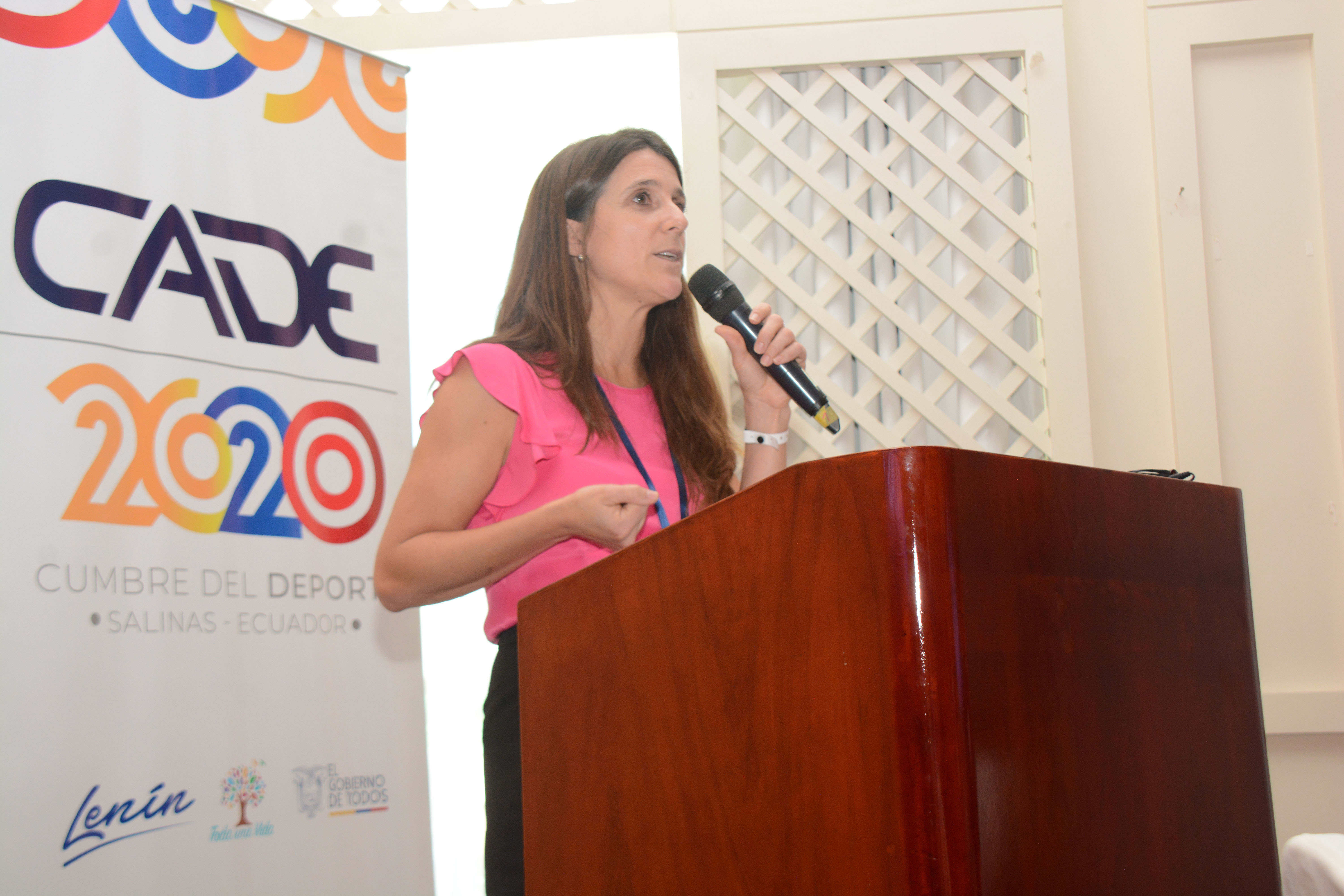 La secretaria Arrondo expone en Ecuador ante el público de la Cumbre Americana del Deporte