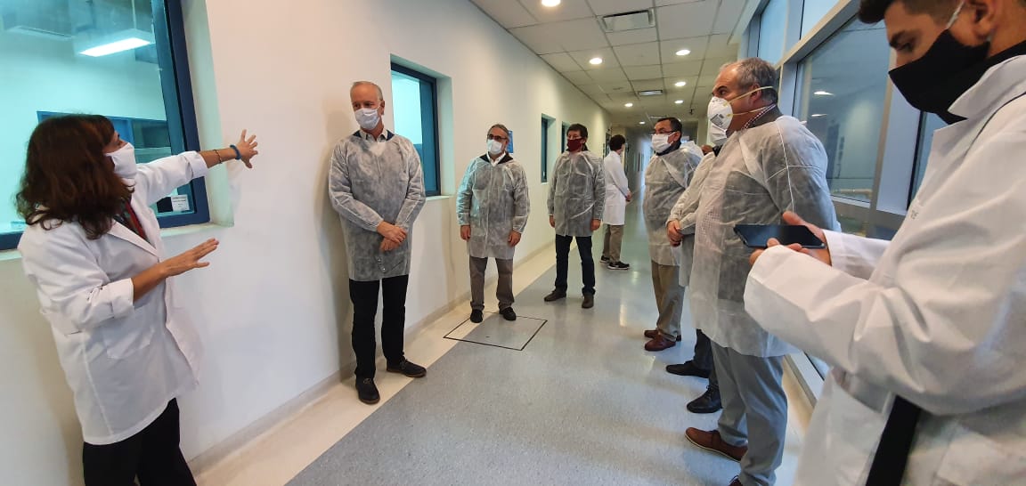 Basterra y el ministro de Salud bonaerense, Daniel Goll&aacute;n recorrieron los centros de diagn&oacute;stico del INTA y del SENASA